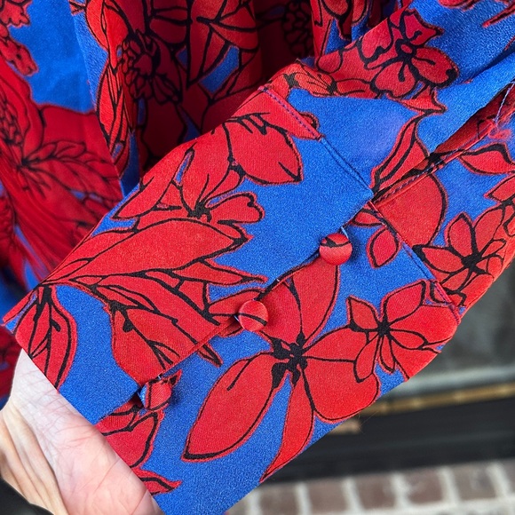 Alice + Olivia Blue and Red Floral Blouse Size M - Picture 4 of 7